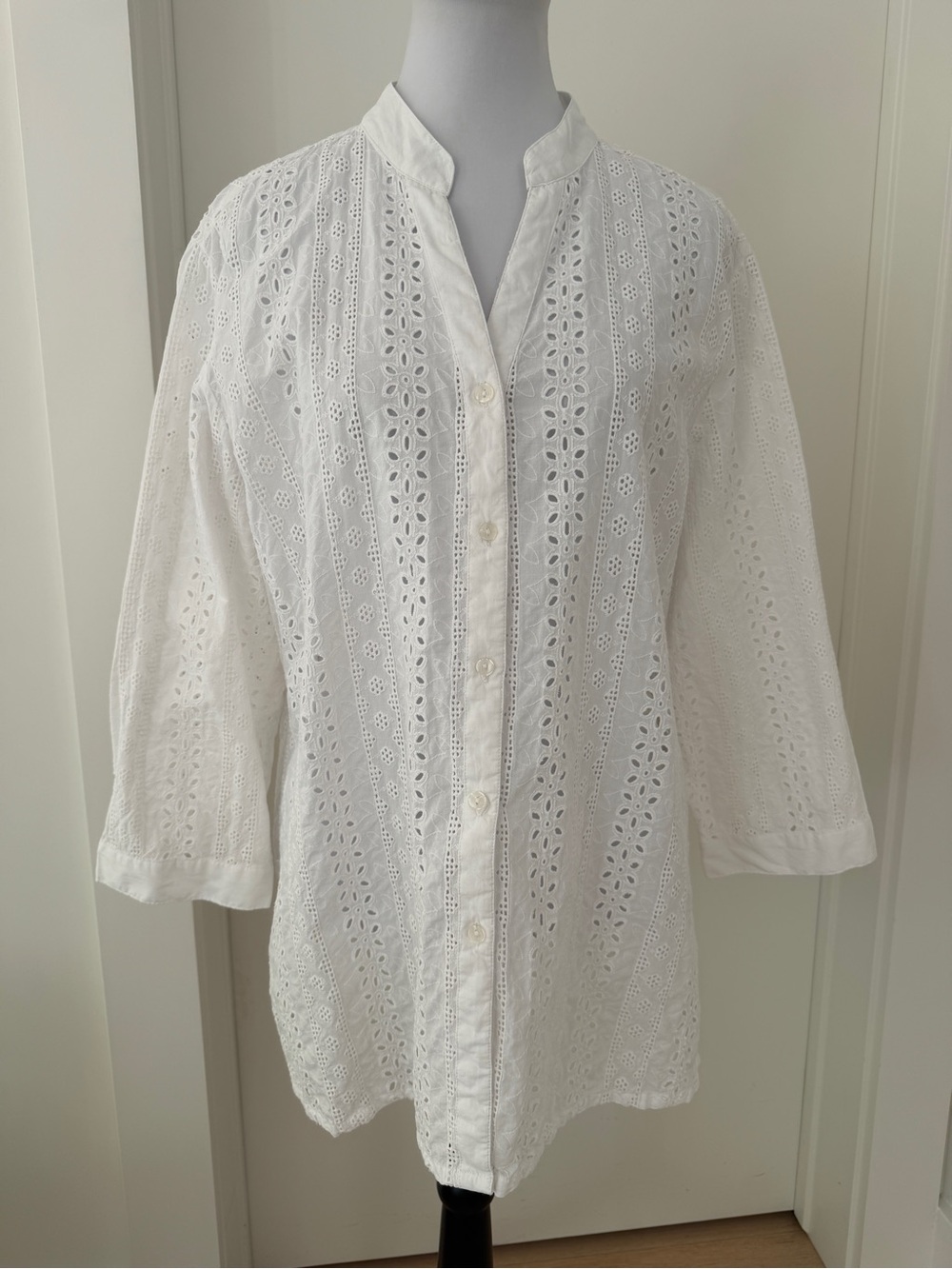 TABI Simply Classic Tunic Blouse Button Front Eyelet 100% Cotton Resortwear